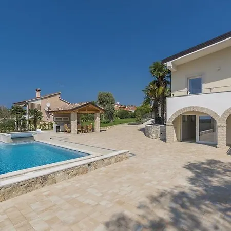 Sunset Villa *